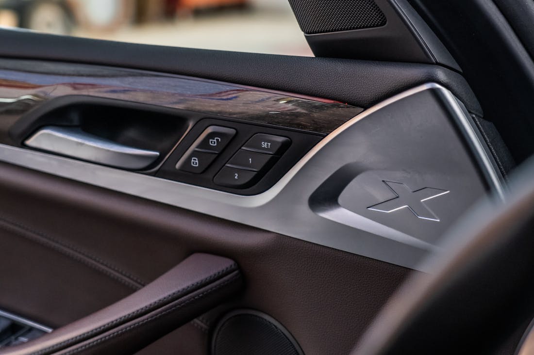 Exploring the Future of Automotive Technology: Innovations in Electric Vehicles, AI, and Sustainable Driving Image 2