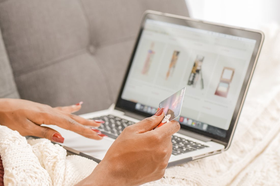 Thriving in a Digital World: Key Strategies for Successful Online Financial Management Image 1