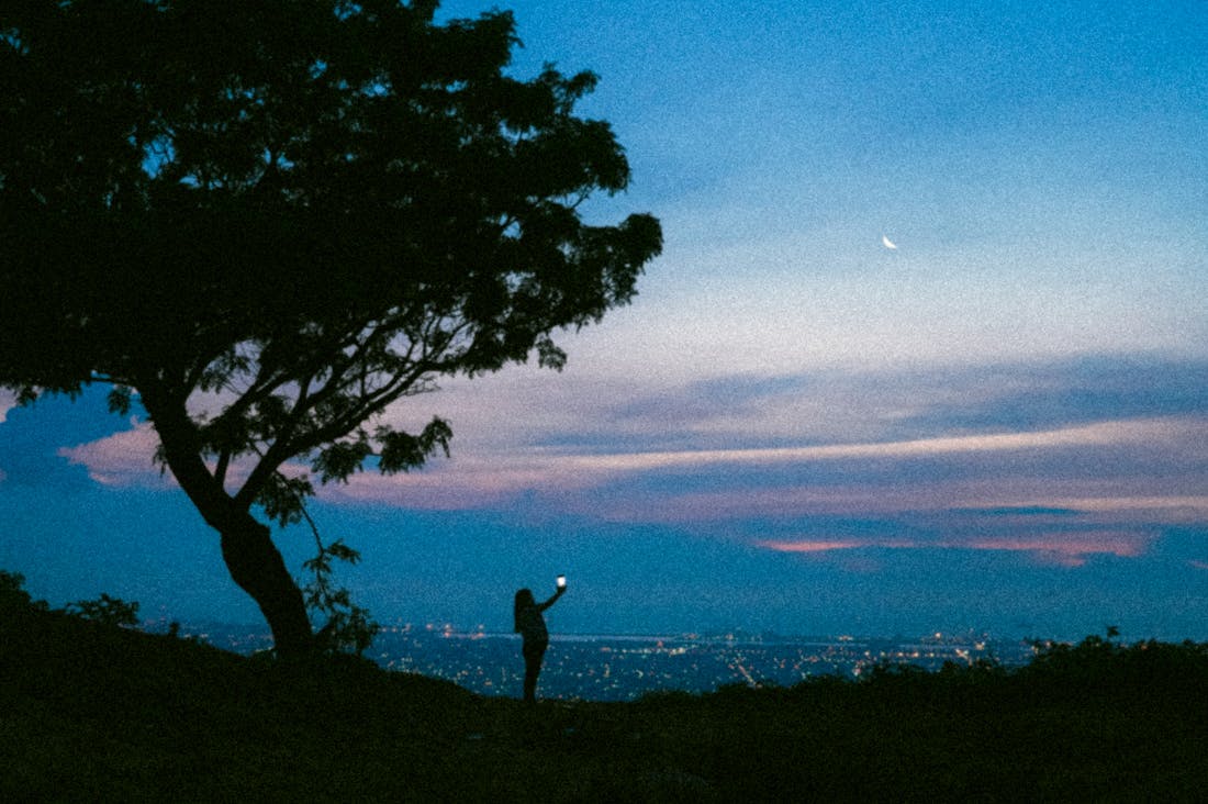 Essential Tips for Maintaining a Healthy Work-Life Balance in Today's Fast-Paced Society Image 1