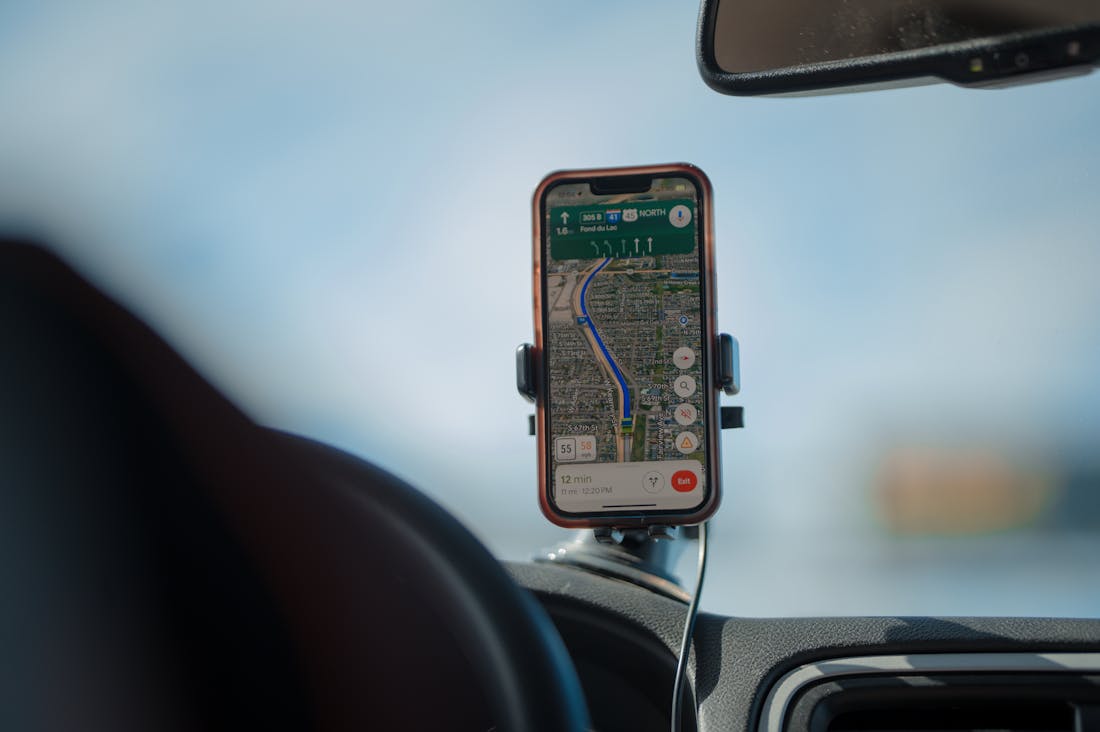 Innovative Tech Gadgets Revolutionizing Modern Travel Experiences Image 3