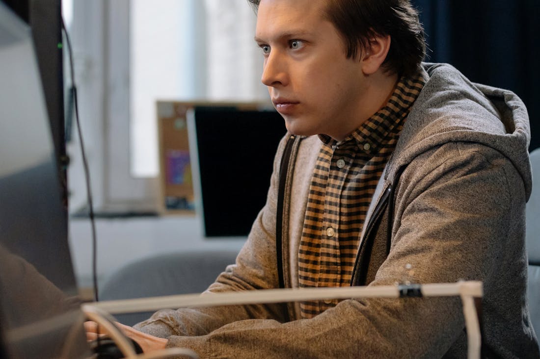 Latest Trends in Tech Products Shaping Everyday Life and Work Image 2