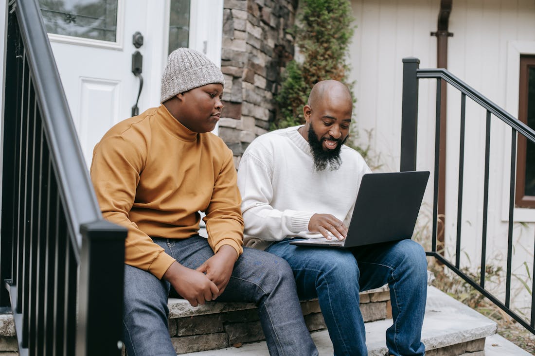 Transformative Tech Trends Reshaping Daily Life and Workspaces Image 2