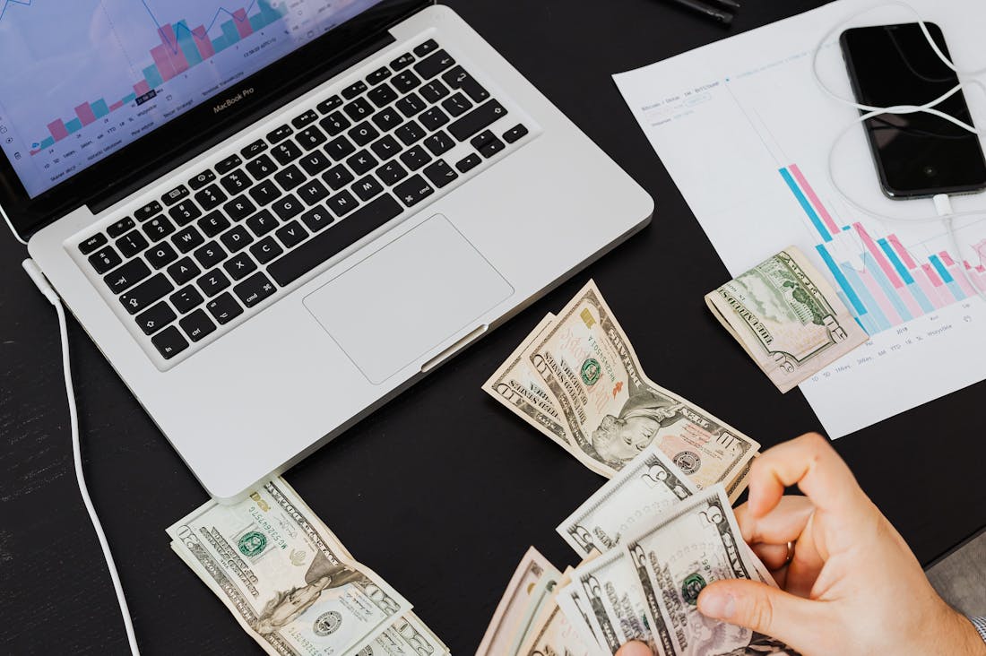 Savvy Money Habits to Maintain a Healthy Bank Account Image 2