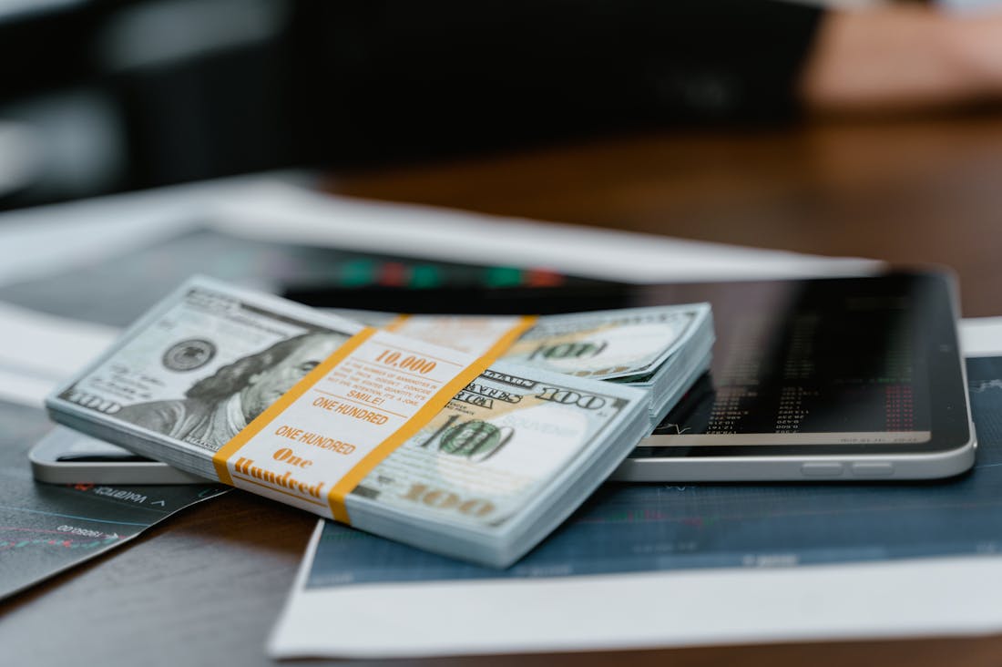 Transforming Personal Finance with Technology in Modern Times Image 2