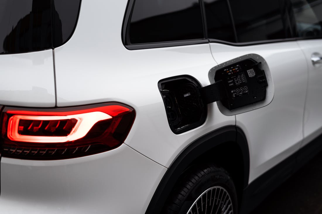 Understanding the Latest Trends in Electric Vehicle Technology Image 1
