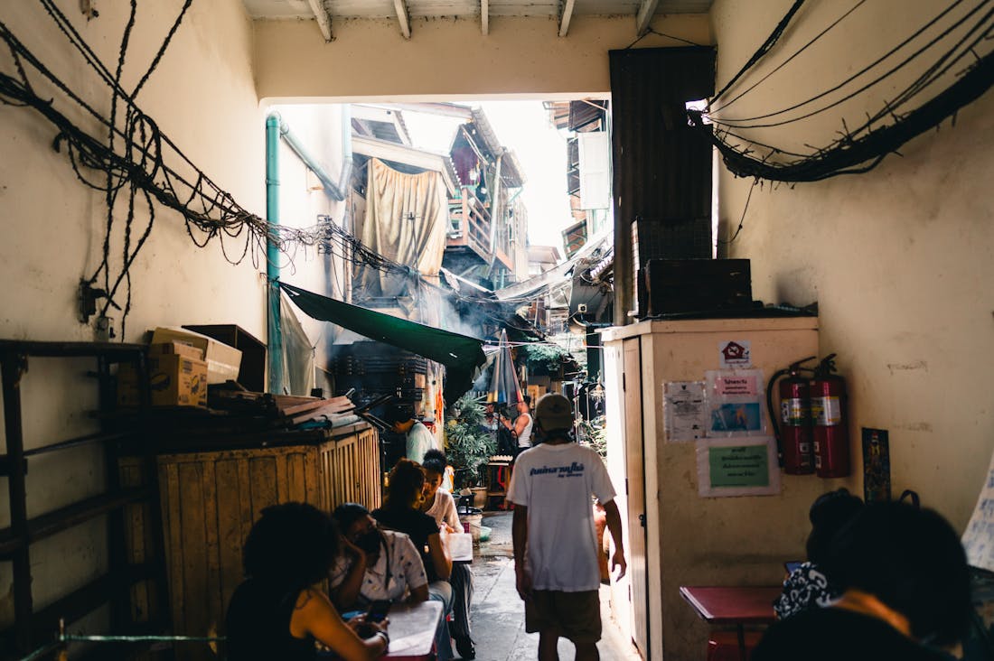 Travel Techniques for Experiencing Local Cultures Deeply Image 3