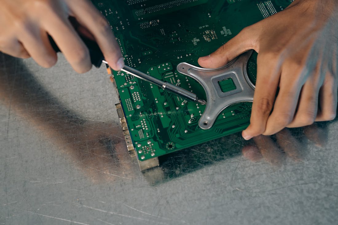Tech Trends Revolutionizing Daily Life and Work Environments Image 1