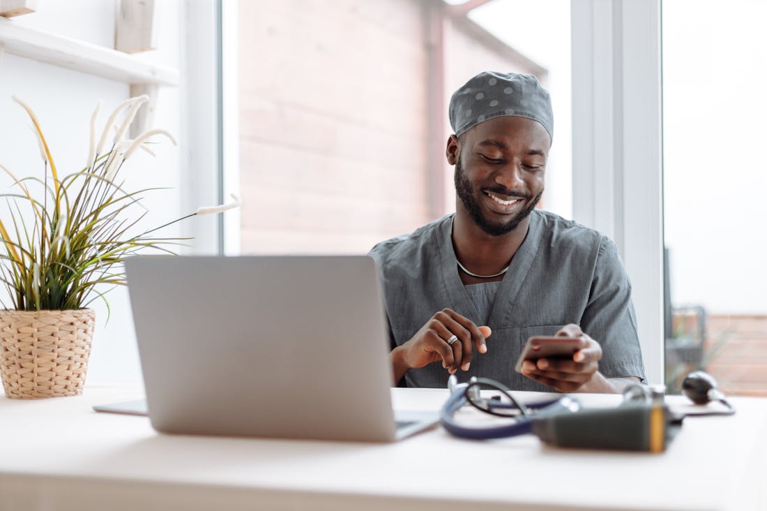 Tech Trends Revolutionizing Daily Life and Work Environments Image 3