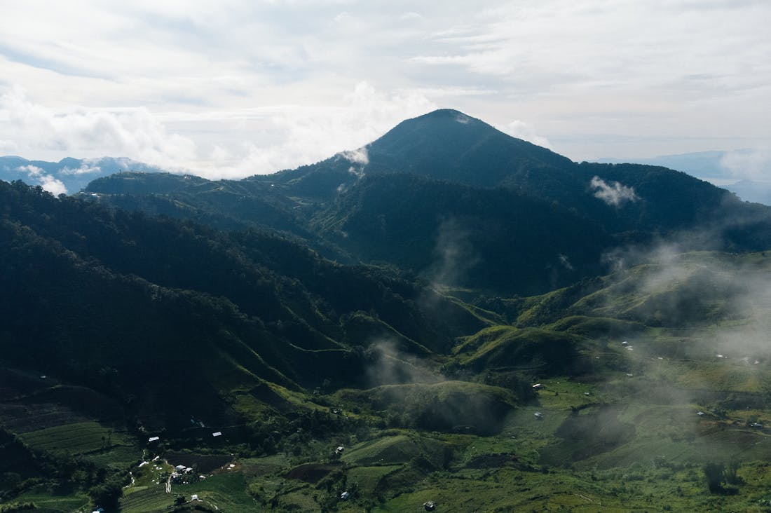 Exploring the Hidden Gems of Sustainable Travel: How to Reduce Your Carbon Footprint Image 2