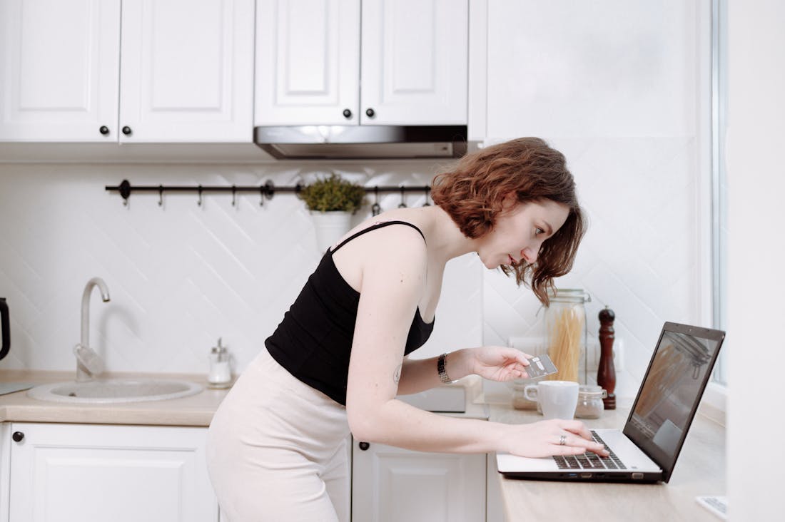 Key Factors Influencing Today's Financial Habits and Choices Image 2