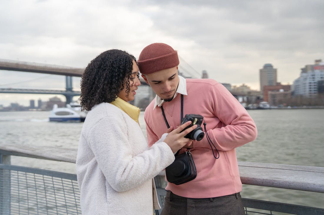 Essential Tech Gadgets for Modern Travelers Looking to Stay Connected Image 3