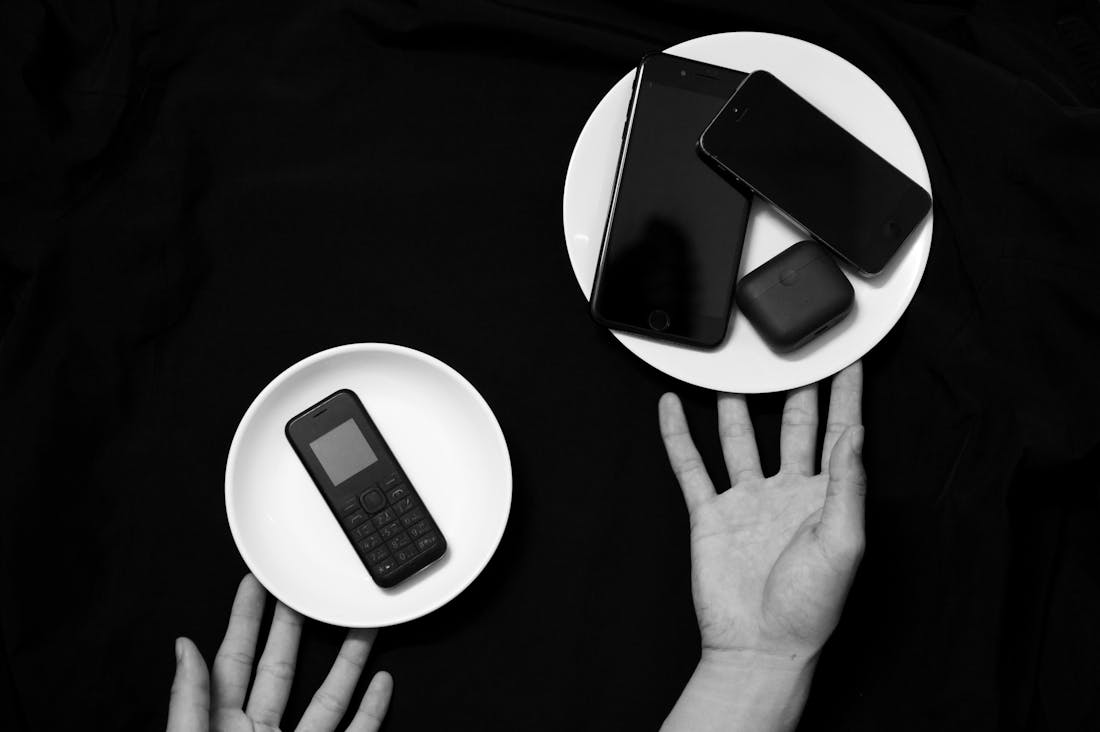 Essential Tech Gadgets Revolutionizing Everyday Living Image 3