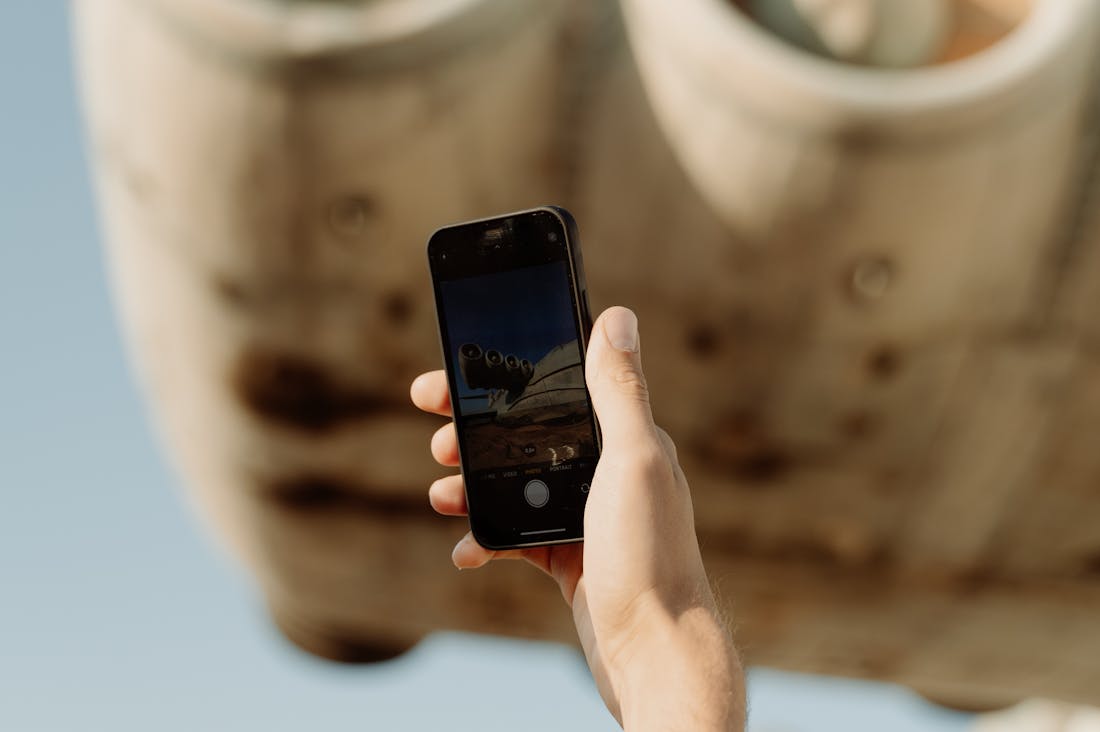 Essential Tech Gadgets That Elevate Your Travel Experience