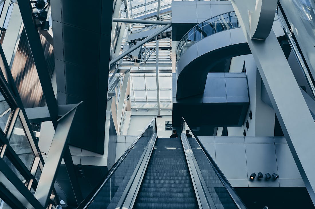 Essential Tech Gadgets That Elevate Your Travel Experience Image 2