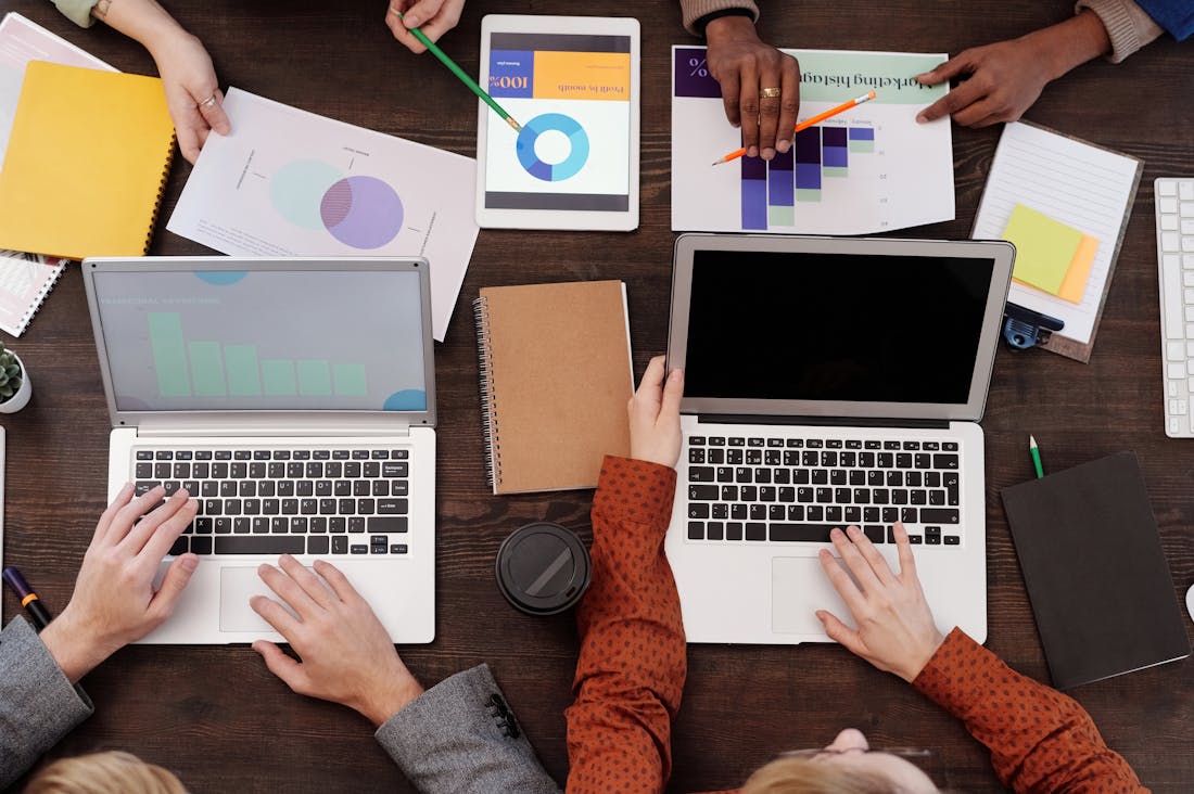 Tech Trends Reshaping Daily Life and Work Environments Image 2