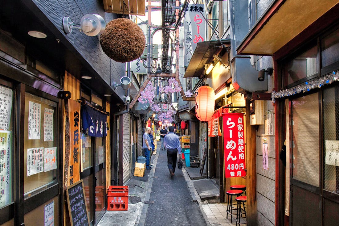 Maximizing Your Travel Experience Through Cultural Immersion and Local Connections Image 1
