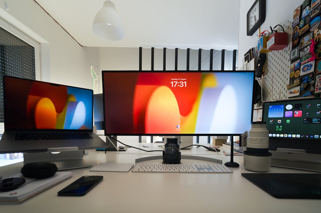 Tech Gadgets Revolutionizing Daily Routines for Busy Professionals Image 1