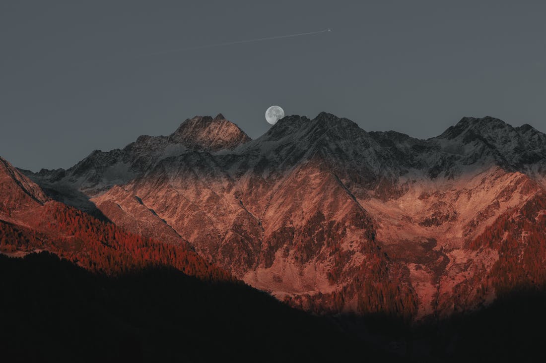 Traveling Sustainably: Eco-Friendly Practices for Modern Adventurers Image 3