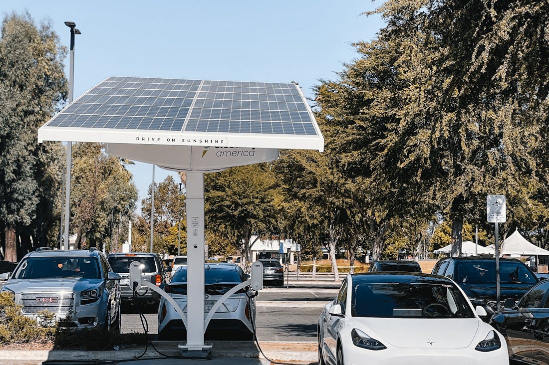 Essential Features of Modern Electric Vehicles to Consider Before Buying