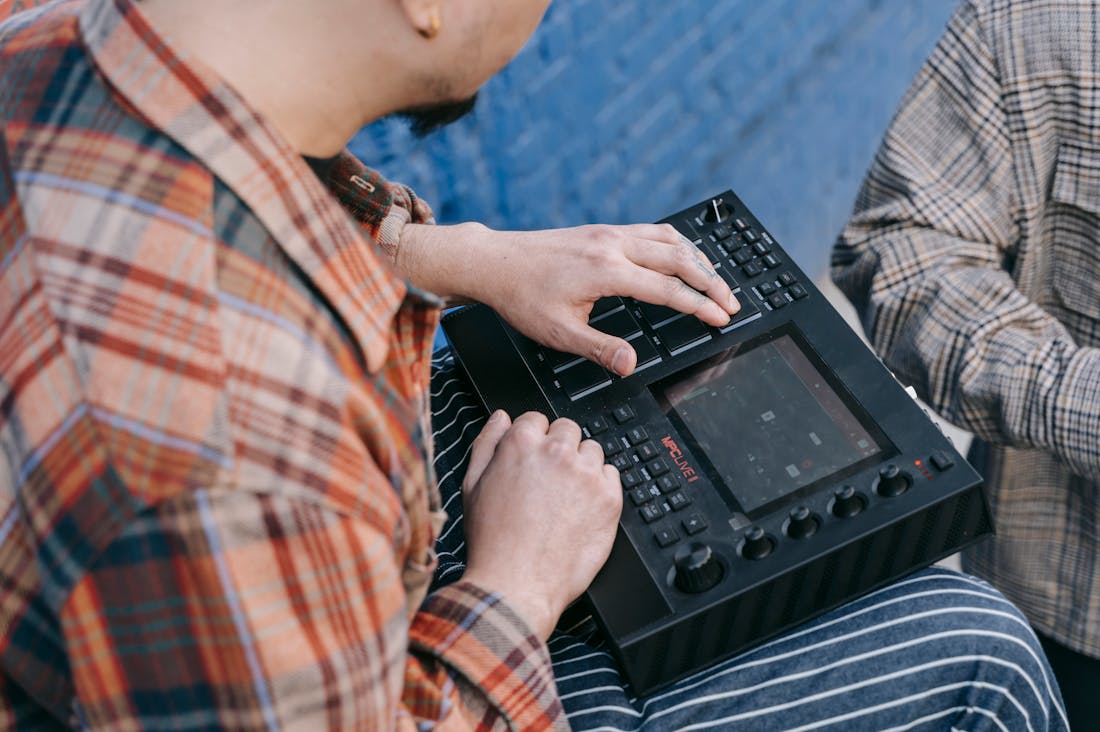 Innovative Tech Gadgets That Redefine Everyday Convenience Image 1