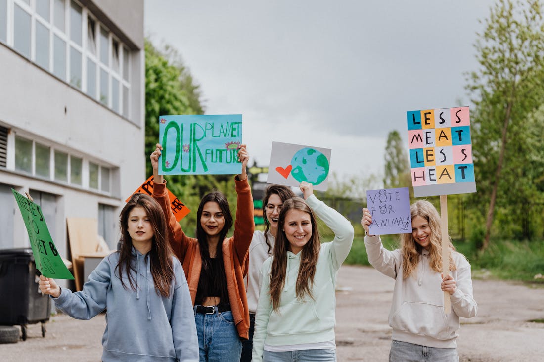 Traveling Sustainably: How to Reduce Your Carbon Footprint on Adventures Image 1