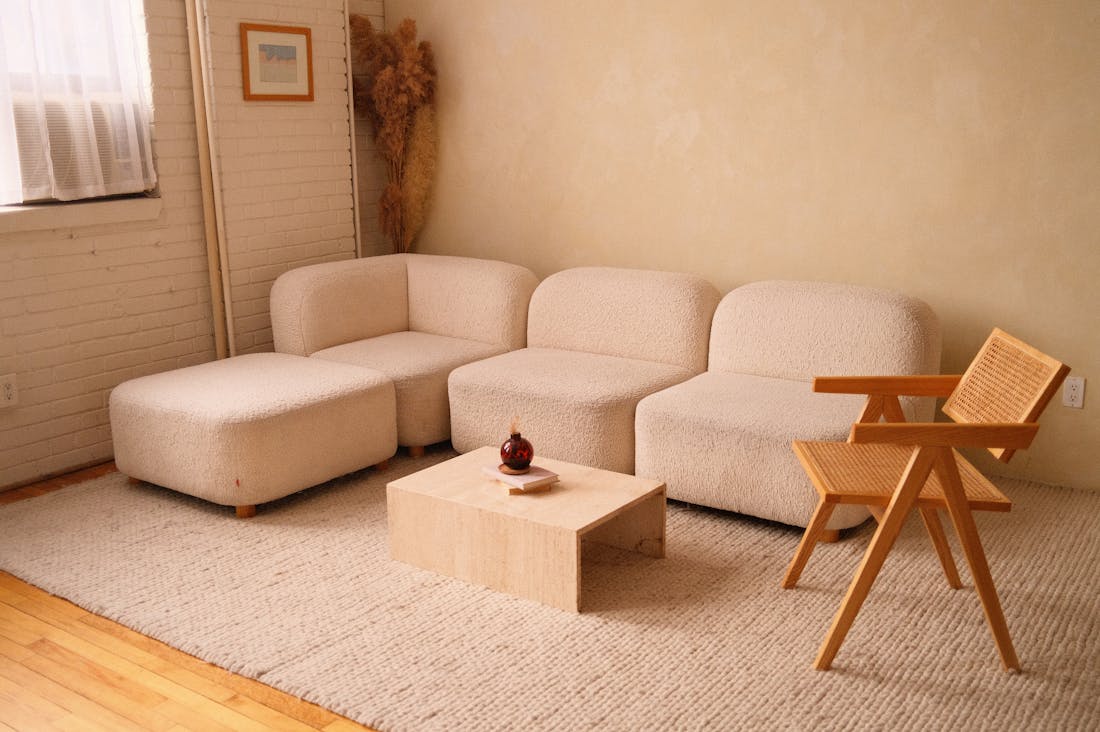 Crafting a Modern Lifestyle: Balancing Minimalism and Comfort Image 1