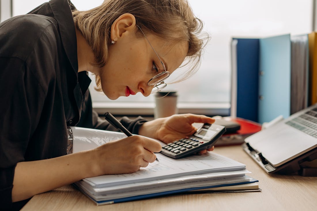 Innovative Ways to Simplify Personal Finances for Busy People Image 2