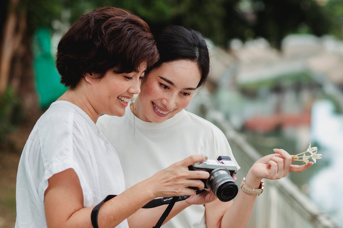 The Digital Revolution: How Technology is Shaping Modern Relationships and Communication Image 3