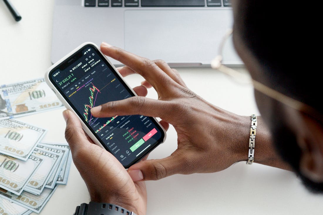 Essential Strategies for Building Wealth through Smart Investments and Savings Image 2