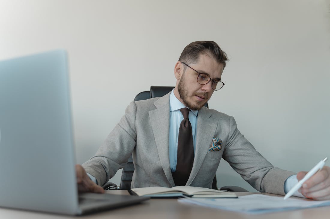 How Modern Technology Transforms Our Work and Leisure Image 1