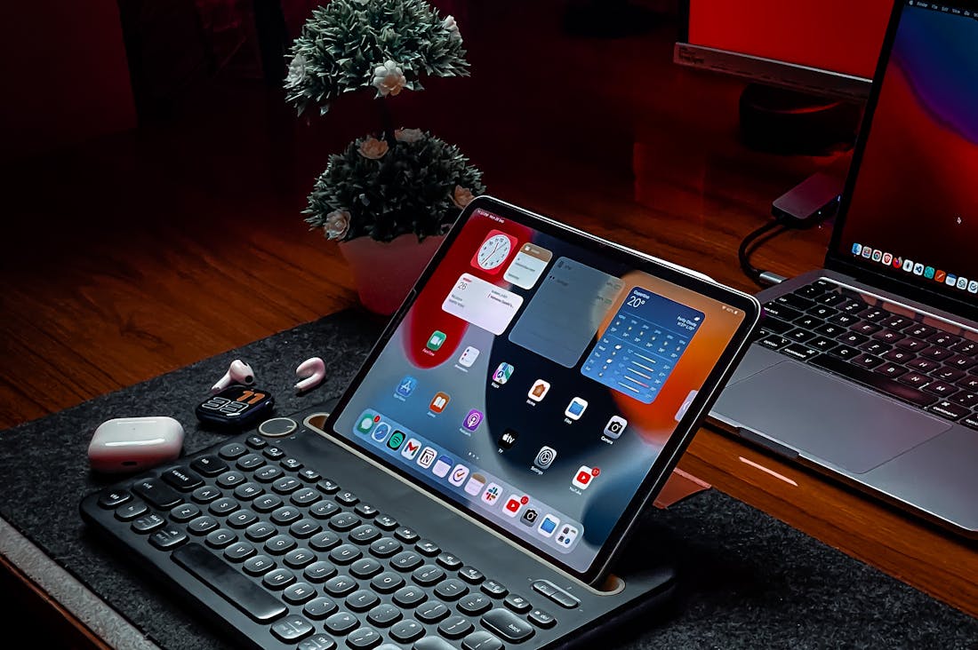 Tech Trends: Essential Gadgets Shaping Modern Living Image 1