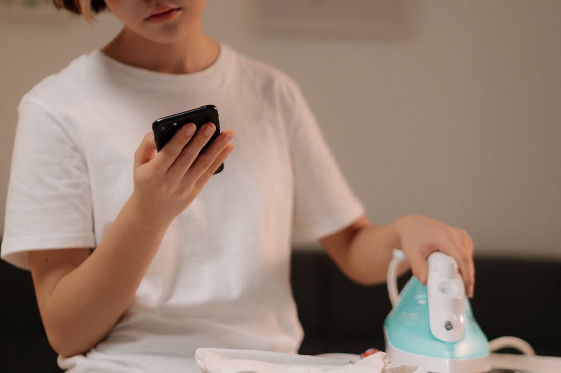 Innovative Tech Gadgets Enhancing Daily Productivity and Lifestyle Image 3