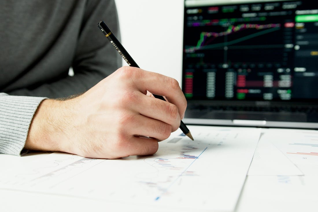 Comprehending Market Trends for Smart Investment Decisions Image 1