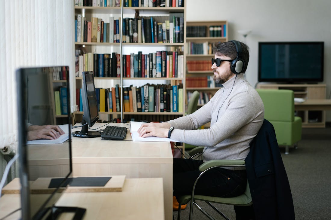 Revamping Your Home Office for Maximum Comfort and Productivity Image 3