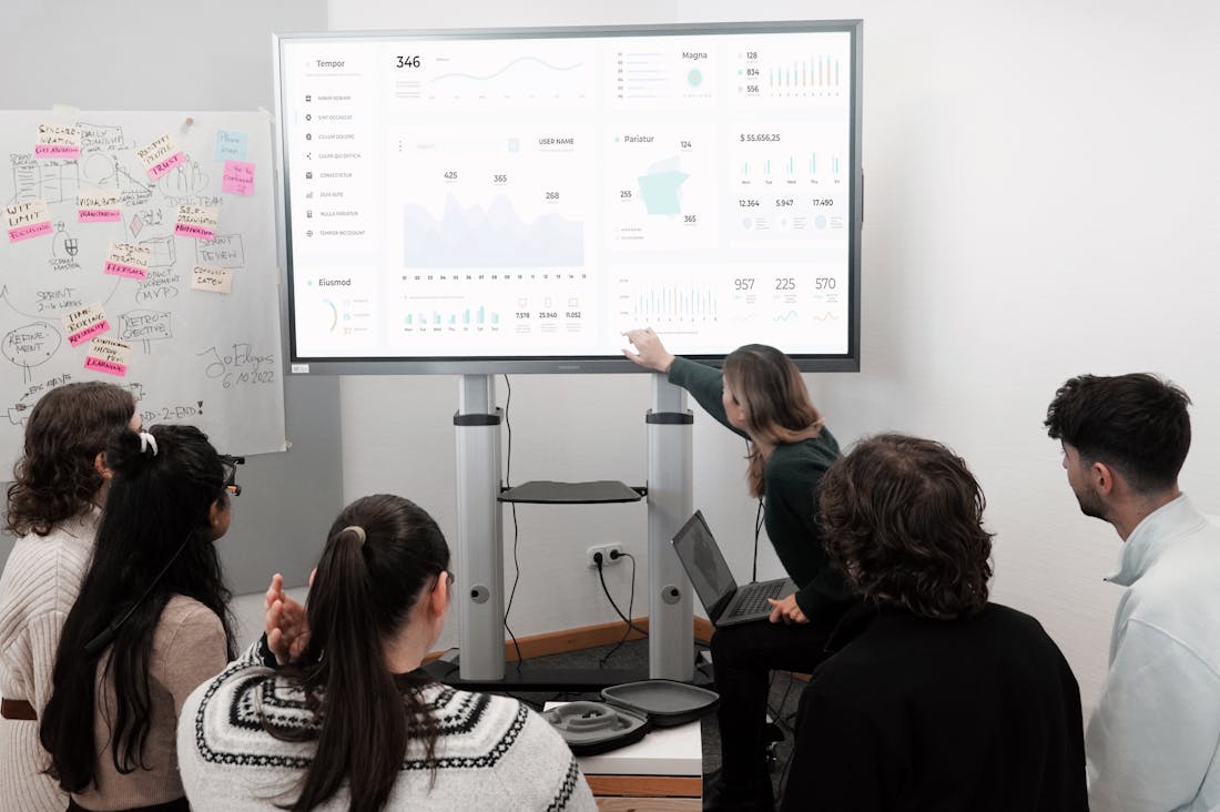 Navigating the Digital World: How Technology Shapes Our Financial Futures and Relationships Image 1