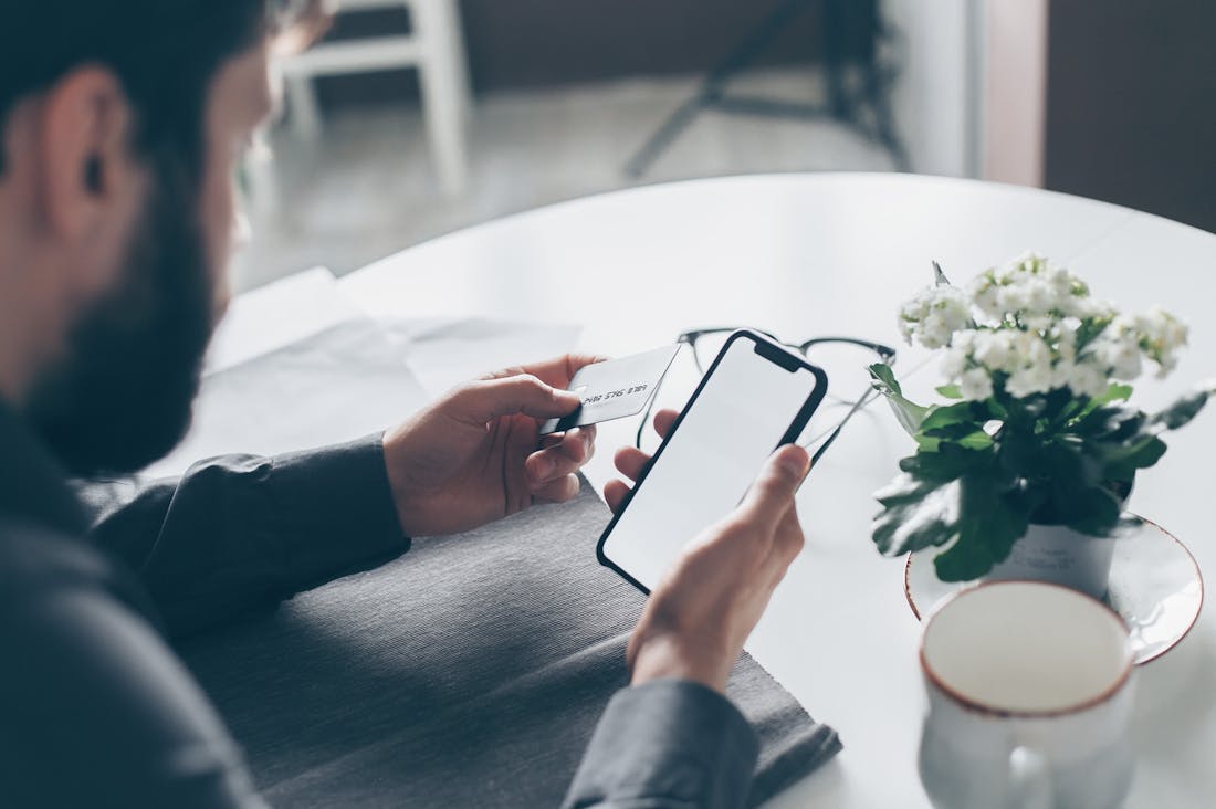 Essential Tech Gadgets That Elevate Modern Living Image 1