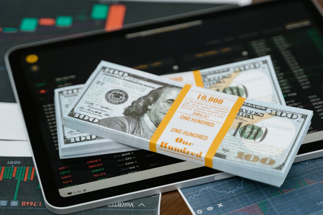 Harnessing Technology for Financial Success: Insights into Digital Banking and Investment Platforms Image 1