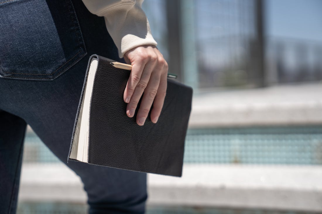 The Hidden Benefits of a Minimalist Lifestyle: How Less Can Mean More Image 3
