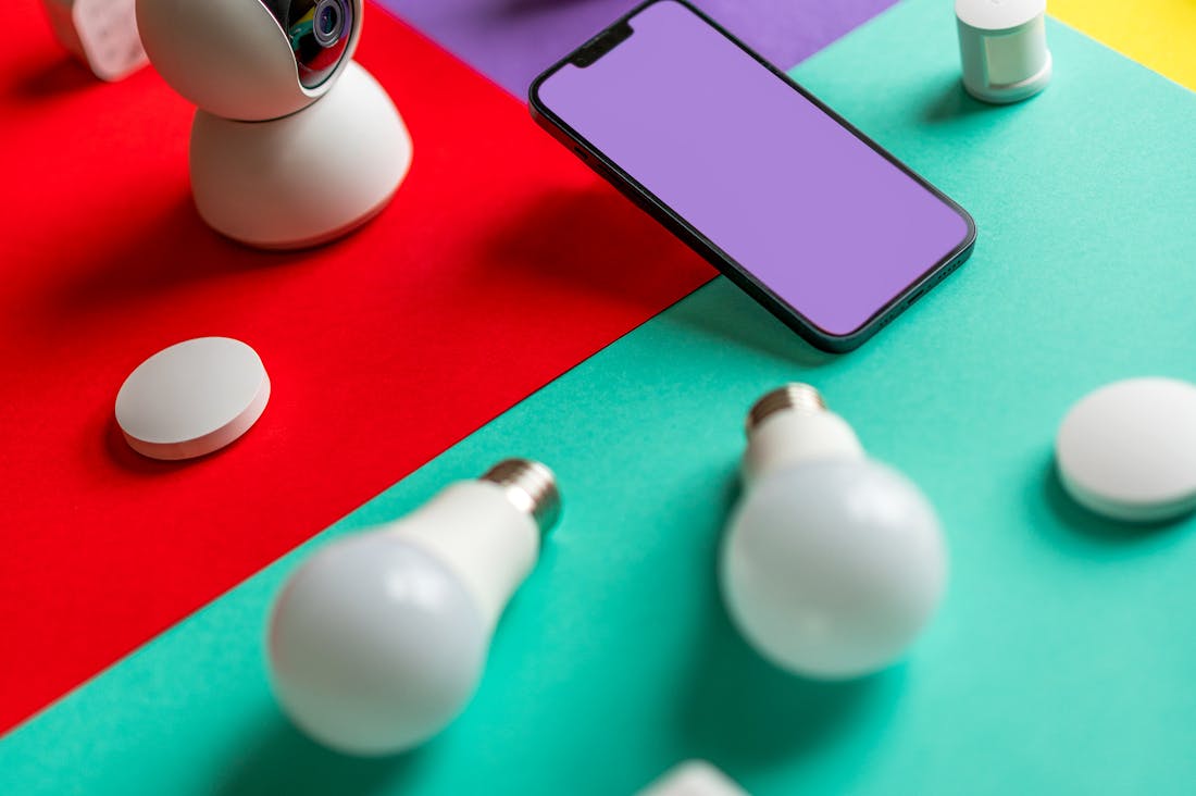 Essential Tech Gadgets Shaping the Future of Everyday Living Image 1