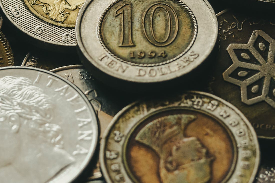 Navigating the World of Investments Without Prior Knowledge Image 1
