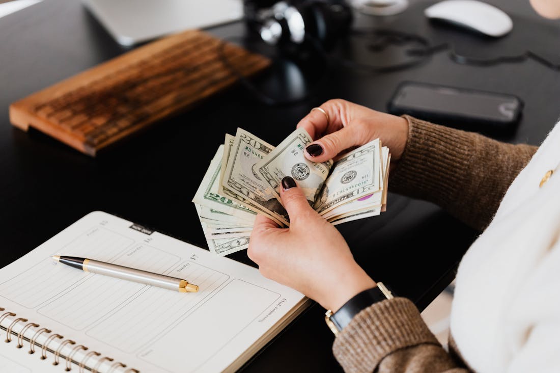 Smart Financial Habits Everyone Should Adopt Image 1