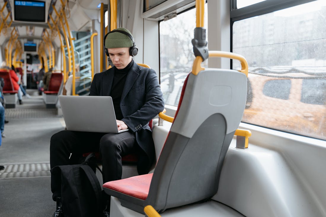 Essential Tech Gadgets for Effortless Travel Experiences Image 1